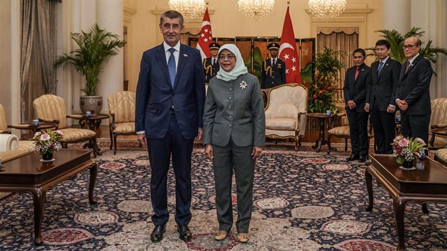 Premir Andrej Babi zahjil svou tdenn pracovn cestu po Asii v Singapuru, kde  se setkal s prezidentkou Halimah Yacobovou.