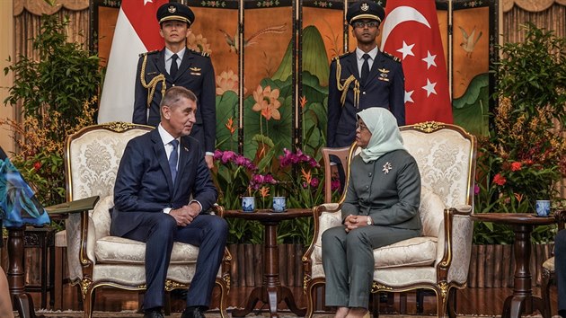Premir Andrej Babi zahjil svou tdenn pracovn cestu po Asii v Singapuru, kde se setkal s prezidentkou Halimah Yacobovou.
