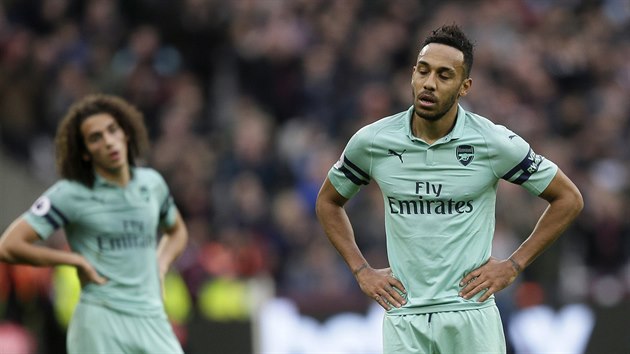 Jako by tonk Pierre-Emerick Aubameyang nemohl uvit, e Arsenal na hiti West Hamu prohrl.