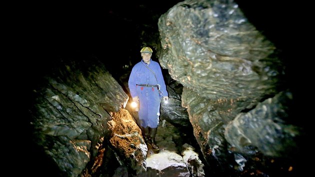 Mezi dvanctkou amatrskch speleolog, kte v roce 1969 objevili Amatrskou jeskyni v Moravskm krasu, byl i Bohuslav Kouteck.