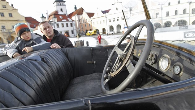 Majitelem prezidentsk Pragy Grand byla Sprva kancele prezidenta republiky, kter auto pjovala prezidentovi Masarykovi ke sluebnm jzdm. S nm ve voze jezdila i ochranka v sokolskch uniformch.