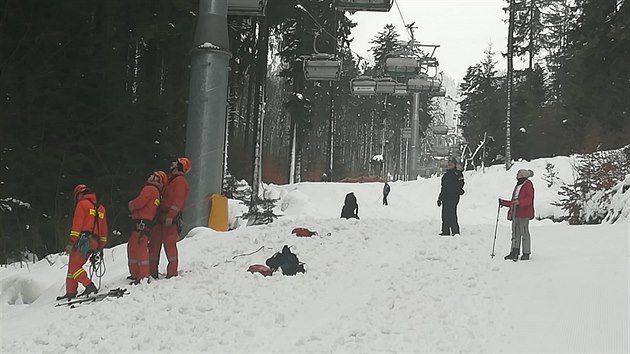 V Bukov hoe spadl strom na lanovku.