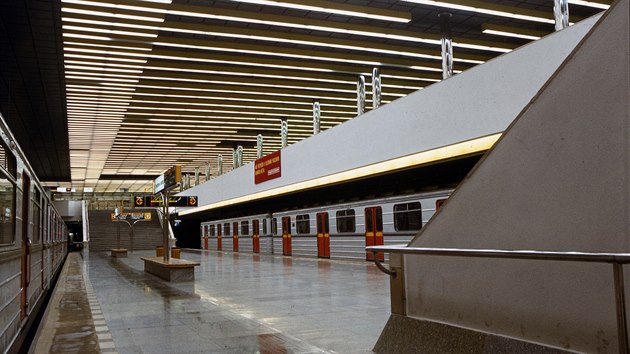 Historick fotografie stanic metra, tramvajovch zastvek nebo teba historick jzdenky, kter stla 1 Ks.