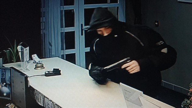 Kriminalist hledaj mue, kter se zbran v ruce pepadl recepn v hotelu a odnesl si nkolik tisc korun. (30. 12. 2018)