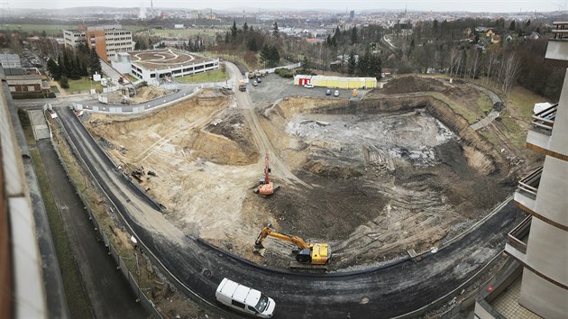 Stavebn prce u Fakultn nemocnici v Plzni na Lochotn jen tak neskon. Nyn se buduje nov pavilon psychiatrie. V plnu je tak pavilon chirurgickch obor. (9. 1. 2019)