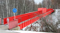 Téměř po roce se ve čtvrtek po rekonstrukci otevírá lávka do chebské čtvrti... Téměř po roce se ve čtvrtek po rekonstrukci otevírá lávka do chebské čtvrti...