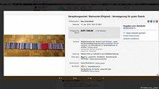 Šál reprezentující zpoždění německých vlaků v dražbě na Ebay. Šál reprezentující zpoždění německých vlaků v dražbě na Ebay.