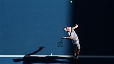 eský tenista Tomá Berdych pi podání na Australian Open.