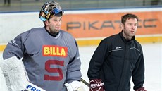 Petr Přikryl (vpravo) během tréninku brankářů v pražské Spartě. Petr Přikryl (vpravo) během tréninku brankářů v pražské Spartě.