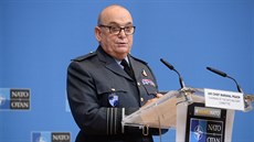 Šéf Vojenského výboru NATO, maršál britského letectva Stuart Peach Šéf Vojenského výboru NATO, maršál britského letectva Stuart Peach