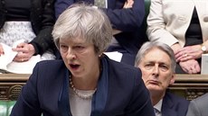 Britská premiérka Theresa Mayová v parlamentu v Londýn ped klíovým...