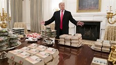 Prezident Donald Trump s pohoštěním pro hráče amerického fotbalu. (14. ledna... Prezident Donald Trump s pohoštěním pro hráče amerického fotbalu. (14. ledna...