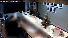 Maskovaný muž okradl recepční hotelu, mířil na ní pistolí Maskovaný muž okradl recepční hotelu, mířil na ní pistolí
