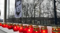 Ústečtí studenti umění se svíčkami na Palachovu počest Ústečtí studenti umění se svíčkami na Palachovu počest