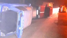 „Zaparkovaná“ auta po řádění mladíků v Jedlové na Poličsku. „Zaparkovaná“ auta po řádění mladíků v Jedlové na Poličsku.