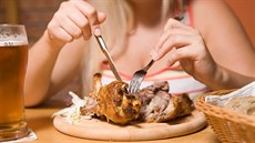 Pivo je oblíbené zejména v kombinaci s obtížněji stravitelnými pokrmy. Ty jsou... Pivo je oblíbené zejména v kombinaci s obtížněji stravitelnými pokrmy. Ty jsou...
