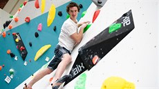 Adam Ondra v boulderovém areálu v Brně. Adam Ondra v boulderovém areálu v Brně.