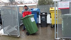 V Uherském Hradišti v těchto dnech rozmístili zelené popelnice na použitý tuk z... V Uherském Hradišti v těchto dnech rozmístili zelené popelnice na použitý tuk z...