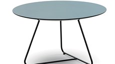Konferenní stolek ladí s keslem Phoenix, vychází toti ze stejného designu.
