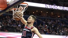 Tomáš Satoranský z Washingtonu smečuje proti Philadelphii. Tomáš Satoranský z Washingtonu smečuje proti Philadelphii.