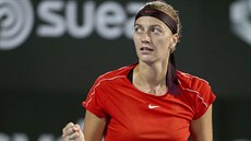 Česká tenistka Petra Kvitová a její vítězné gesto v semifinále turnaje v Sydney Česká tenistka Petra Kvitová a její vítězné gesto v semifinále turnaje v Sydney