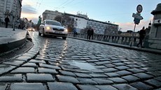 Zvlněný povrch na Wilsonově mostě je zapotřebí znova opravit. Plzeňští politici... Zvlněný povrch na Wilsonově mostě je zapotřebí znova opravit. Plzeňští politici...