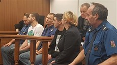 Dva cizinci z Gruzie jsou obžalovaný z pokusu o podvod. Toho se podle státního... Dva cizinci z Gruzie jsou obžalovaný z pokusu o podvod. Toho se podle státního...