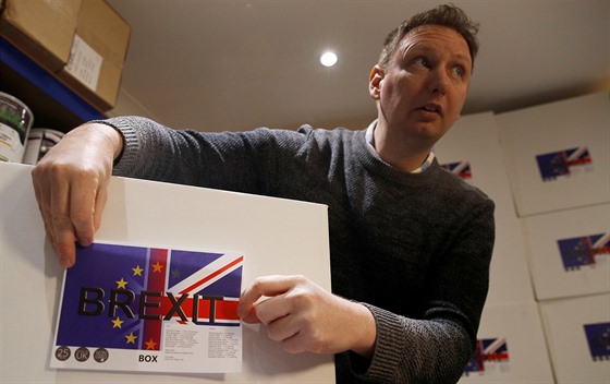 Brit James Blake prodává krabice poslední záchrany plné jídla pro pípad, e...