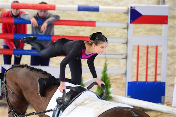 Dvanáctiletá Hana se gymnastice na koni vnuje od sedmi let.