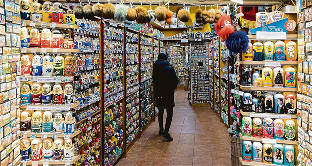 Pedraené obchody v centru Prahy nabízí turistm matrjoky.