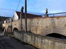 Po rekonstrukci, kterou provedl Stedoesk kraj v minulm roce, most v Sazen...