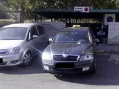 Samolepky mají varovat řidiče před odtažením vozu Samolepky mají varovat řidiče před odtažením vozu