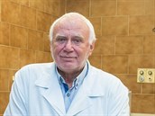 Lékař Jiří Gatěk hodně publikuje a jeho práce patří k nejuznávanějším v oboru.... Lékař Jiří Gatěk hodně publikuje a jeho práce patří k nejuznávanějším v oboru....