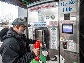 Mlékomat ještě provozují na farmě v Osičkách nedaleko Hradce Králové. Mlékomat ještě provozují na farmě v Osičkách nedaleko Hradce Králové.