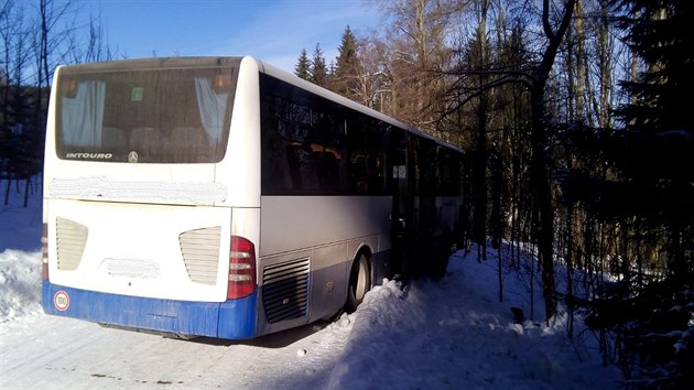 Pi elnm stetu autobusu a sypae se zranili ti lid (19. ledna 2019).