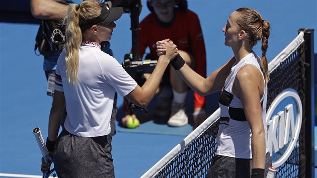 Petra Kvitov (vpravo) u st s Amandou Anisimovou po postupu do tvrtinle Australian Open.