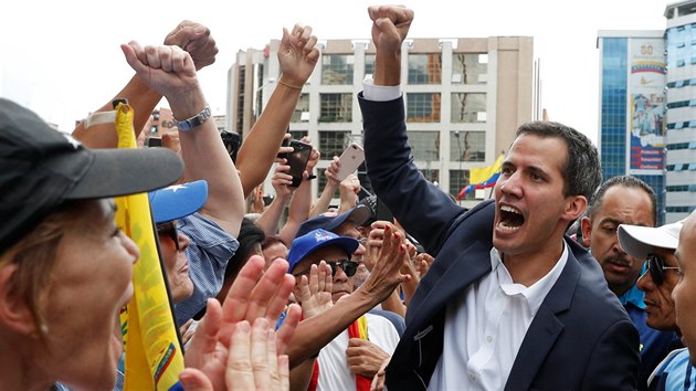 Po cel Venezuele probhaj protesty proti souasnmu prezidentu Madurovi. K masovm protestm po cel zemi vyzval f parlamentu Juan Guaid, kter se ped mohutnm zstupem stoupenc prohlsil za adujcho prezidenta. (23. ledna)