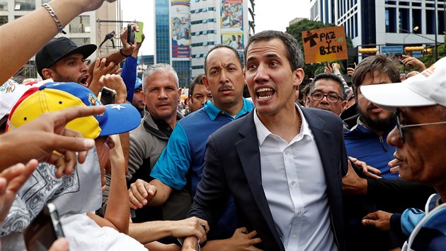 Po cel Venezuele probhaj protesty proti souasnmu prezidentu Madurovi. K masovm protestm po cel zemi vyzval f parlamentu Juan Guaid, kter se ped mohutnm zstupem stoupenc prohlsil za adujcho prezidenta. (23. ledna 2019)