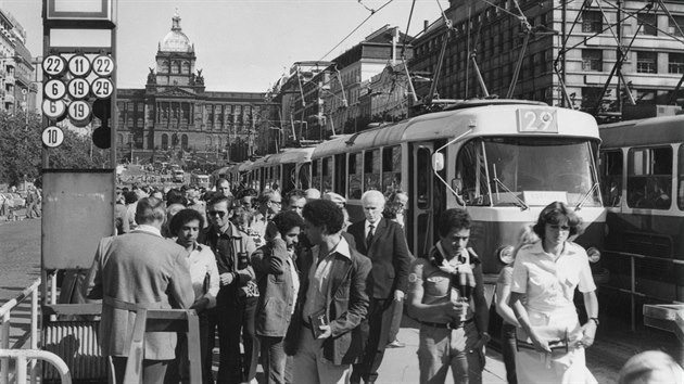 Provoz tramvajov trati v horn sti nmst skonil v roce 1980. Ovem souasn veden msta chce tramvaje k soe svatho Vclava vrtit. Prv letos by mlo hlavn msto zahjit projektovou ppravu na obnoven trati.