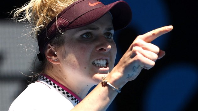 DAL FIFTN. Ukrajinsk tenistka Elina Svitolinov se raduje z spn vmny v osmifinle Australian Open.