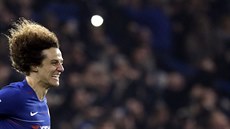 David Luiz po proměněné penaltě slaví postup Chelsea do finále Ligového poháru. David Luiz po proměněné penaltě slaví postup Chelsea do finále Ligového poháru.