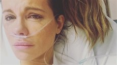 Kate Beckinsale leží v nemocnici. Praskla jí cysta na vaječníku. Kate Beckinsale leží v nemocnici. Praskla jí cysta na vaječníku.