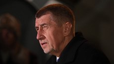 Premiér Andrej Babiš hovoří v Lánech s novináři po setkání s prezidentem... Premiér Andrej Babiš hovoří v Lánech s novináři po setkání s prezidentem...