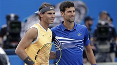 FOTO. Španěl Rafael Nadal (vlevo) a Srb Novak Djokovič pózují před vzájemným... FOTO. Španěl Rafael Nadal (vlevo) a Srb Novak Djokovič pózují před vzájemným...