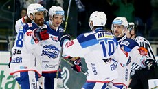 Hokejisté brněnské Komety slaví gól do sítě Zlína. Hokejisté brněnské Komety slaví gól do sítě Zlína.