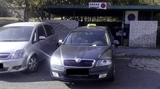 Samolepky mají varovat řidiče před odtažením vozu Samolepky mají varovat řidiče před odtažením vozu