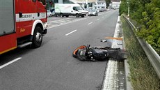 Za pohotovou záchranu zraněného motorkáře ve svém volnu dostal brněnský hasič... Za pohotovou záchranu zraněného motorkáře ve svém volnu dostal brněnský hasič...