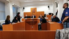 Obžalovanému Patrikovi R. hrozí za útok na dítě a pobodání muže až deset let... Obžalovanému Patrikovi R. hrozí za útok na dítě a pobodání muže až deset let...