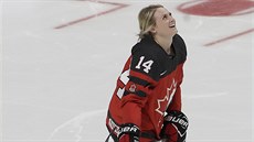 Kanadská hokejistka Renata Fastová si na Utkání hvzd NHL vyzkouela stelbu.