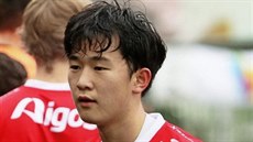 Korejec Lee (na snímku) bojuje o místo v pardubické sestavě. : Korejec Lee (na snímku) bojuje o místo v pardubické sestavě. :